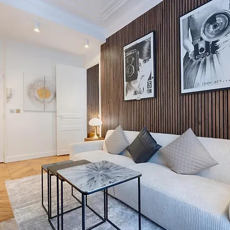 Luxury 2-bedroom For 6 - Avenue Montaigne * Paris