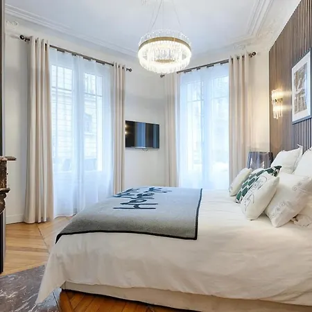 Luxury 2-Bedroom For 6 - Avenue Montaigne *