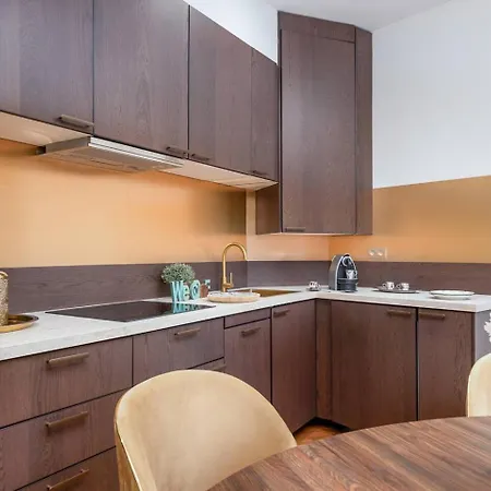 Luxury 2-bedroom For 6 - Avenue Montaigne Paris