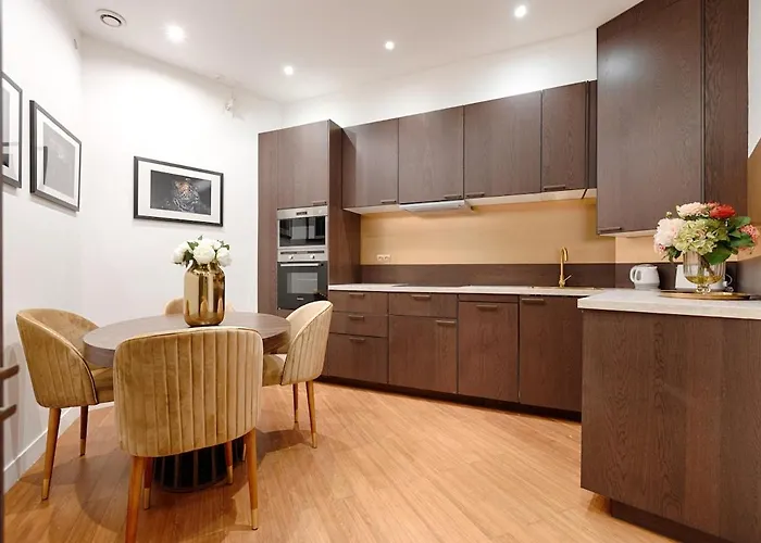 Apartament Luxury 2-bedroom For 6 - Avenue Montaigne Paryż
