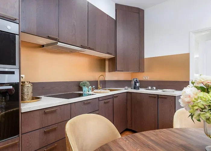 Luxury 2-bedroom For 6 - Avenue Montaigne Παρίσι